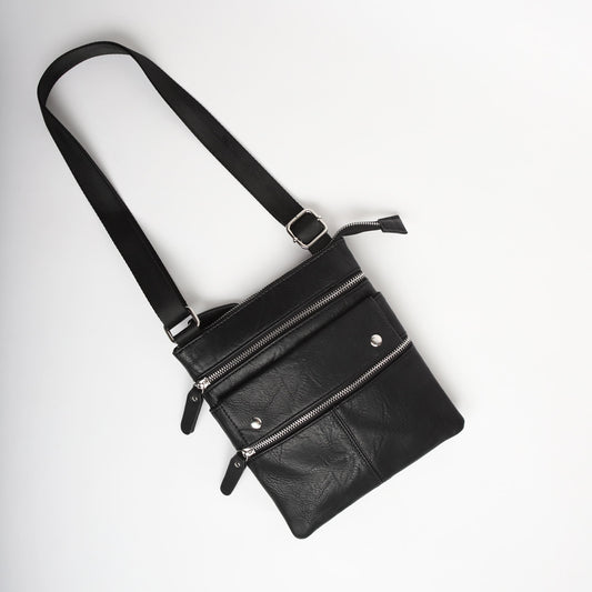 bagular black crossbody bag made of vegan leather. Shoulder bag is a great gift idea for men. 