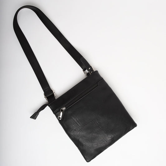 bagular black crossbody bag made of vegan leather. Shoulder bag is a great gift idea for men.